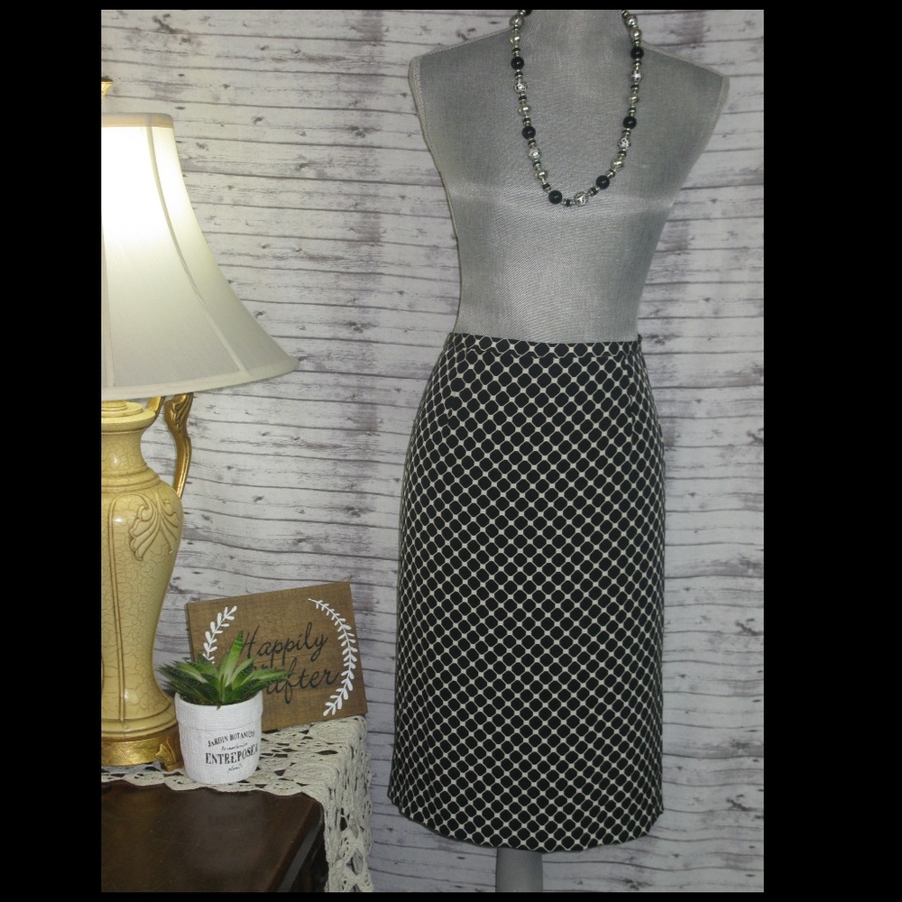 Two Twenty Five Polka Dot Skirt. Size 16